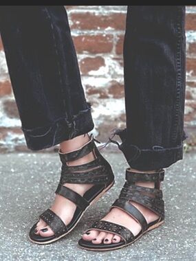 BED STU “Artemis” Strappy Leather Back-Zip Sandals - Size 10